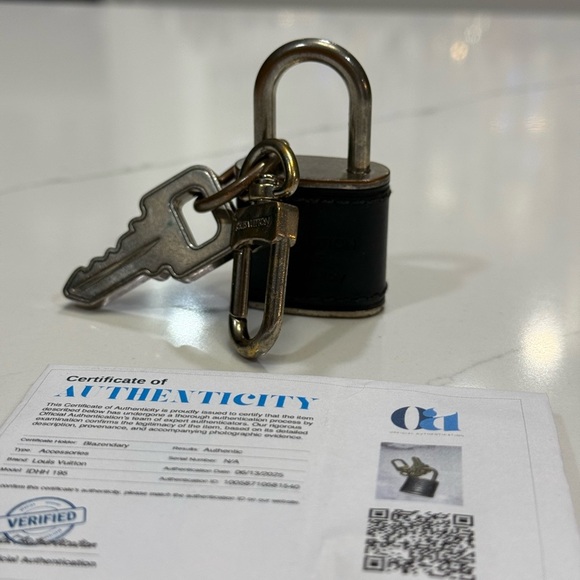 Louis Vuitton Black Leather Keychain with Lock charm - Picture 2 of 6